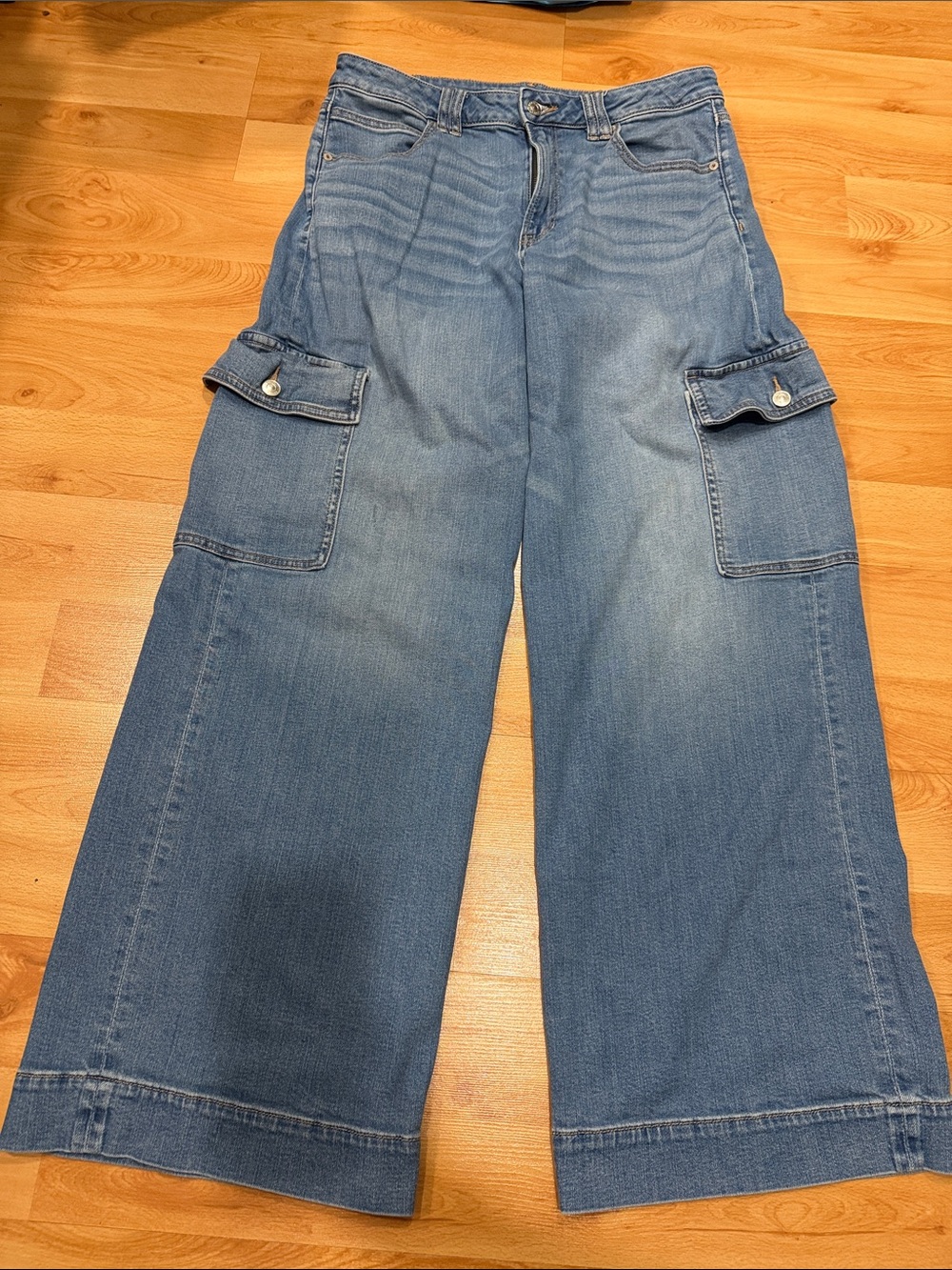 American Eagle Outfitters Light Blue Wide-Leg Cargo Jeans